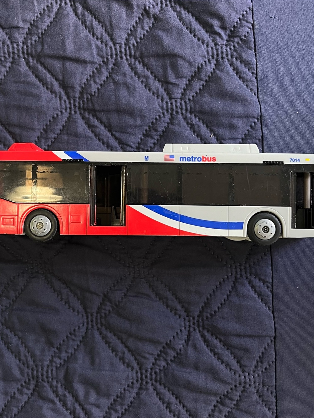 Daron Toy Bus – Washington DC Metrobus – Officially Licensed Friction